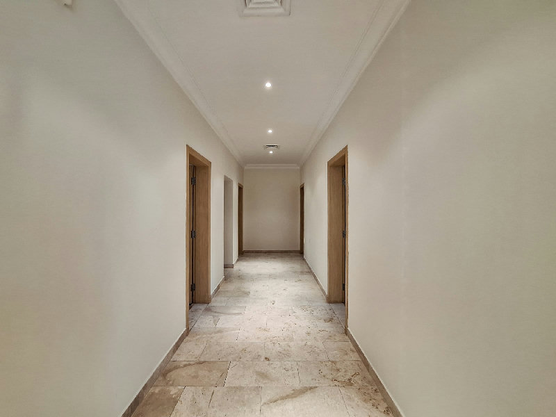 SPACIOUS BUNGALOW WITH GARDEN AND SWIMMING POOL – Slide 6