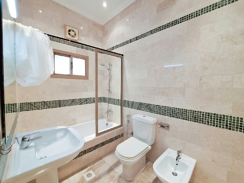 SPACIOUS BUNGALOW WITH GARDEN AND SWIMMING POOL – Slide 12