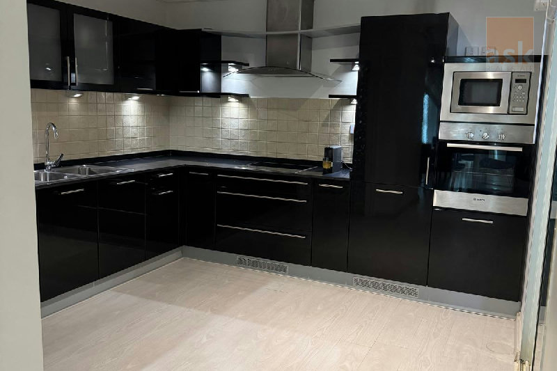 للبيع فيلا فاخرة في منطقة سار  – Slide 3