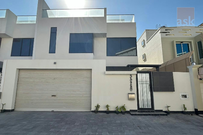 للبيع فيلا فاخرة في منطقة سار  – Slide 1