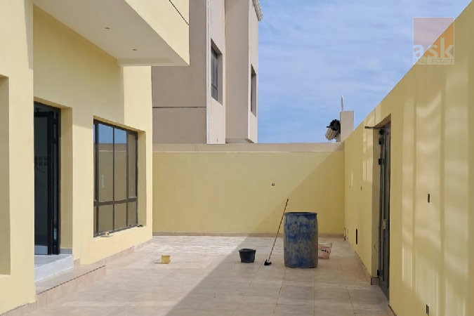 للبيع فيلا فاخرة في منطقة عسكر – Slide 2