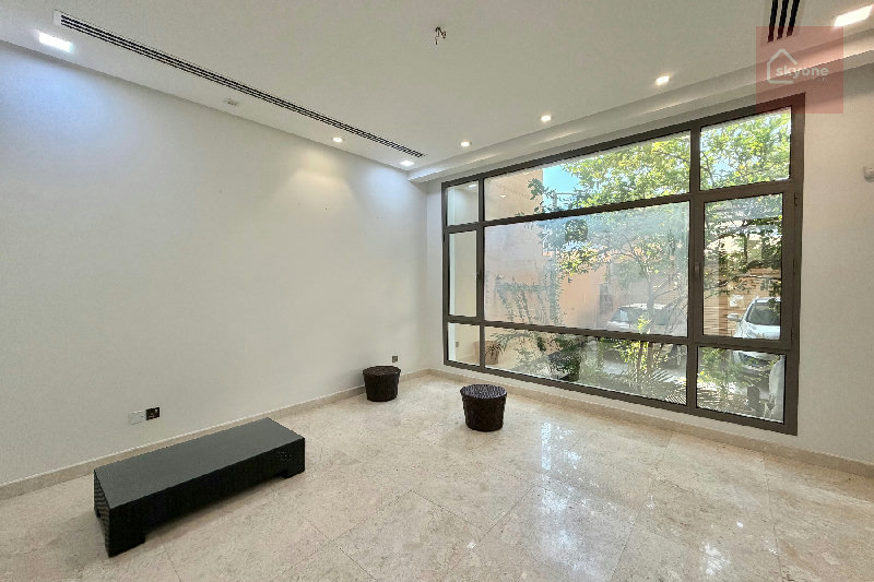 Luxury Seafront Villa | Private Beach & Jetty | Amwaj Island – Slide 10