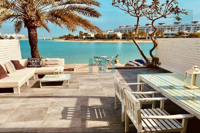 فيلا راقيه ع البحر في امواج  – Slide 4