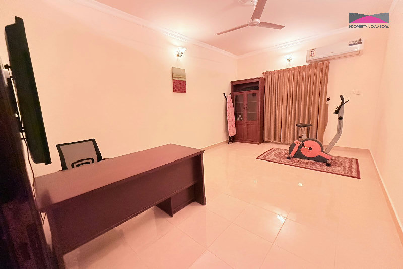 THREE HIGH FLAT l SPACIOUS l CLOSED KITCHEN β Slide 3