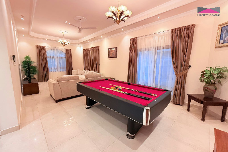 THREE HIGH FLAT l SPACIOUS l CLOSED KITCHEN β Slide 1