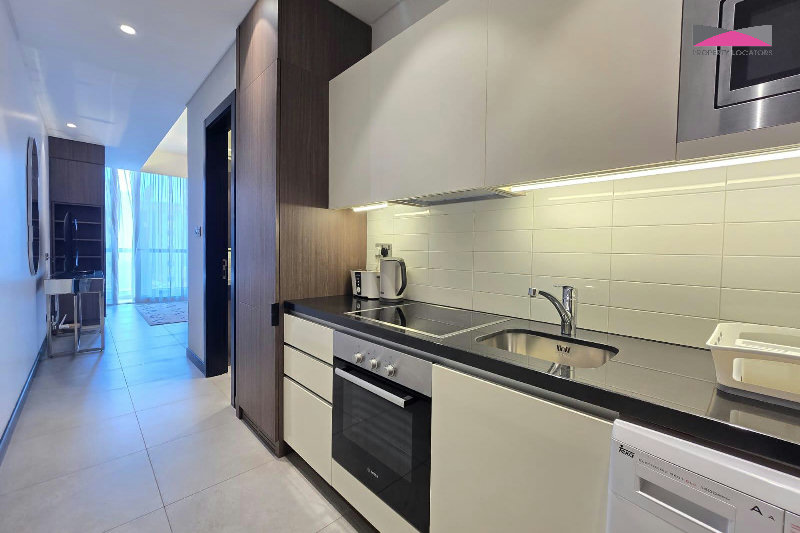 Fully Furnished | Balcony | Pool & City View β Slide 4