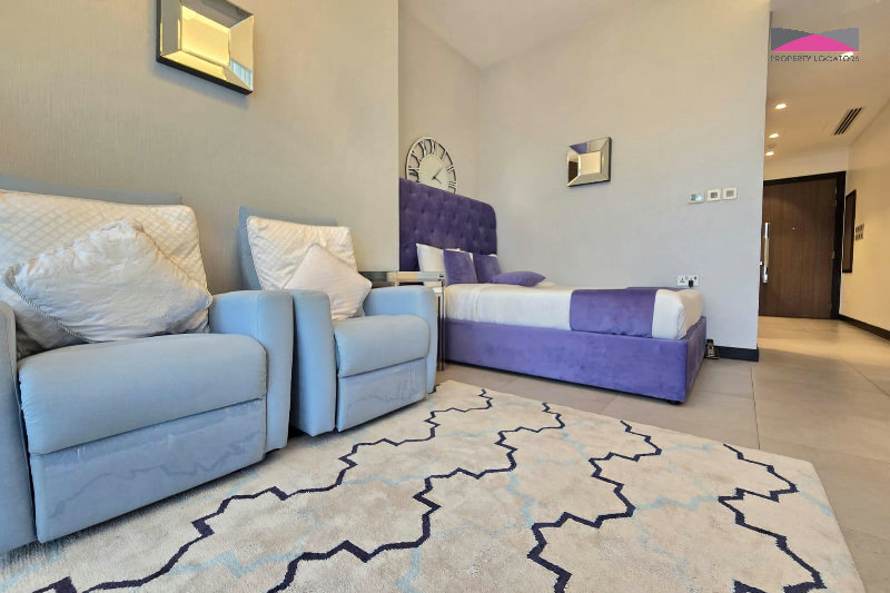 Fully Furnished | Balcony | Pool & City View β Slide 3