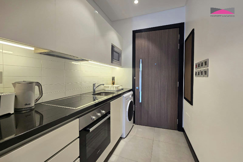 Fully Furnished | Balcony | Pool & City View β Slide 5