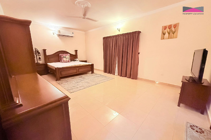 THREE HIGH FLAT l SPACIOUS l CLOSED KITCHEN β Slide 4