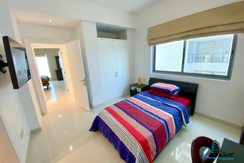 Exclusive Deal | Sea View | Excellent Condition – Slide 5