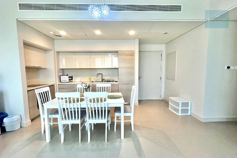 Modern Apartment w/ Direct Beach Access Near Mall – Slide 3