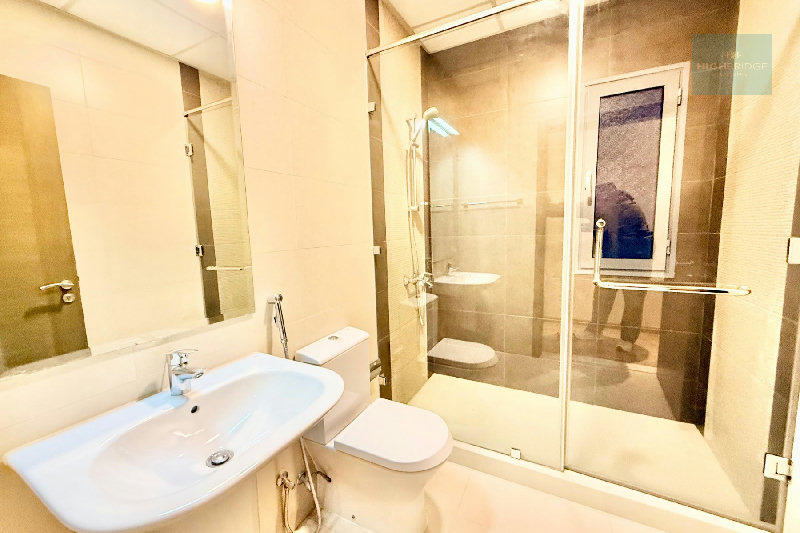 Freehold I New I Ready To Move I Spacious – Slide 23