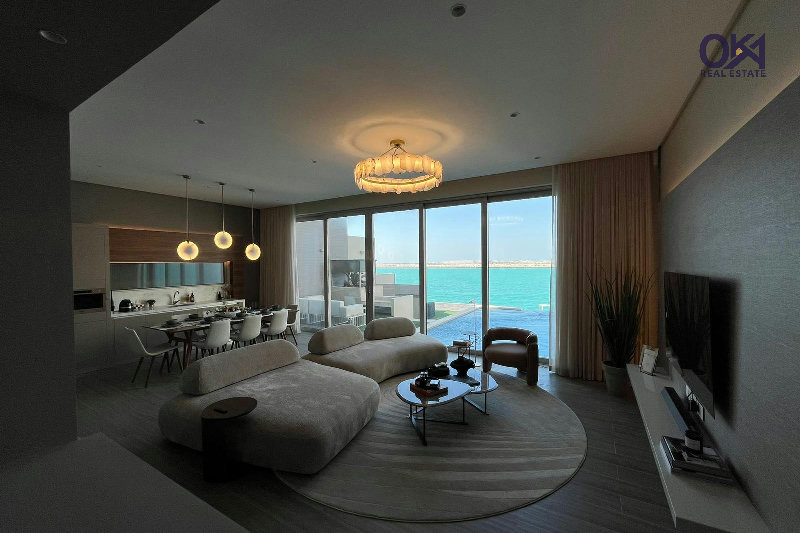 Luxury Waterfront Villa – Slide 2