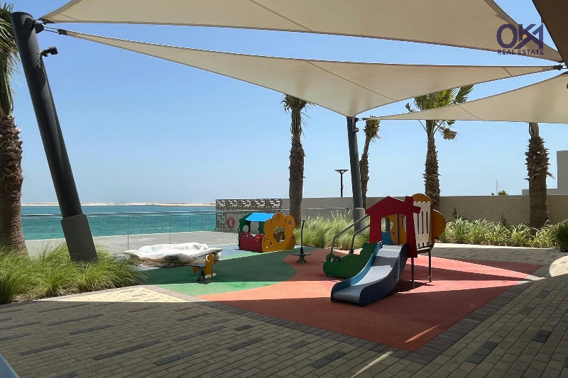 Luxury Waterfront Villa – Slide 9