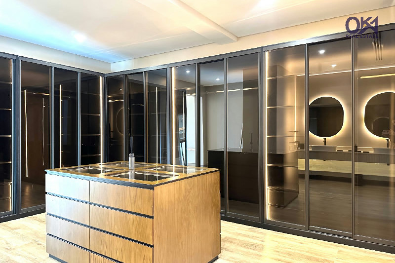 ULTRA LUXURY / FREE HOLD / WATERFRONT LIVING – Slide 11