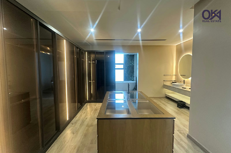 ULTRA LUXURY / FREE HOLD / WATERFRONT LIVING – Slide 12