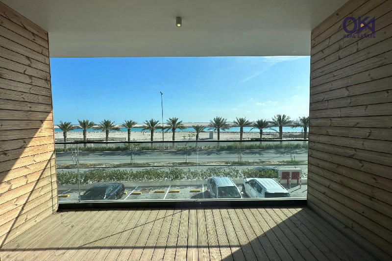 SEA VIEW / BEST AMENITIES – Slide 4