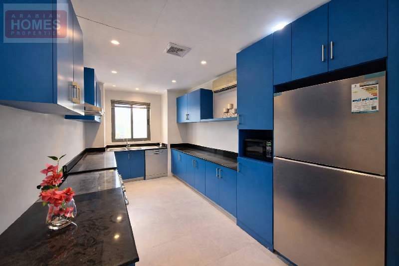 BEST PRICED ● LUXURY ● BEACH FRONT ● RENOVATED UNIT – Slide 3