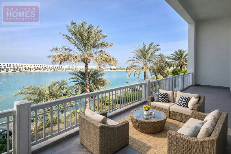 BEST PRICED ● LUXURY ● BEACH FRONT ● RENOVATED UNIT – Slide 1