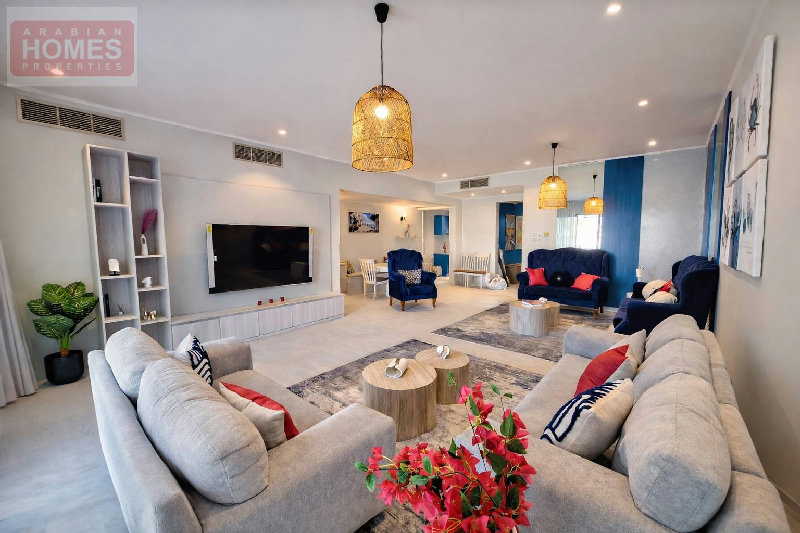 BEST PRICED ● LUXURY ● BEACH FRONT ● RENOVATED UNIT – Slide 2