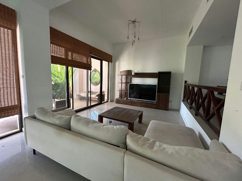 Princess massive house with garden and sea canal view hot deal! – Slide 8