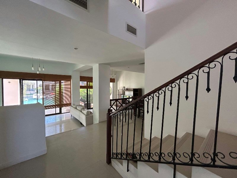 Princess massive house with garden and sea canal view hot deal! – Slide 10