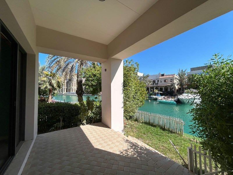 Princess massive house with garden and sea canal view hot deal! – Slide 15