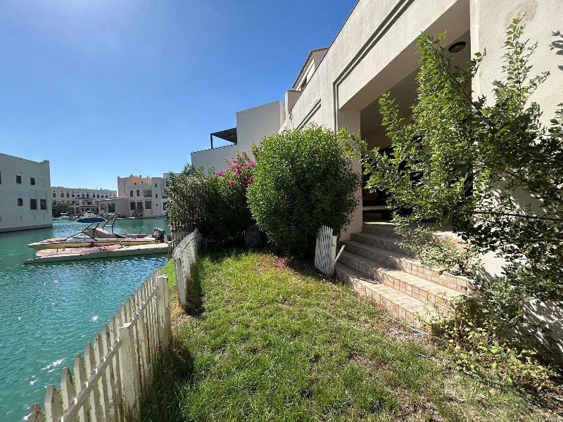 Princess massive house with garden and sea canal view hot deal! – Slide 24