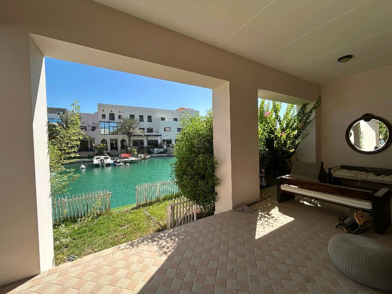 Princess massive house with garden and sea canal view hot deal! – Slide 23