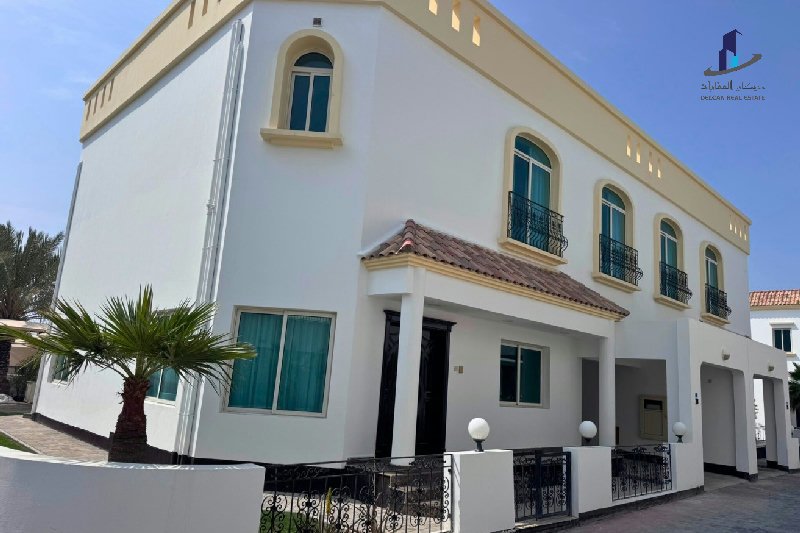 Bright |Well maintained|Near Rugby club|All ensuit - Main view