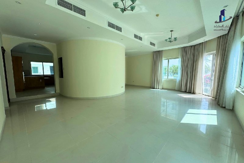 Bright |Well maintained|Near Rugby club|All ensuit – Slide 24