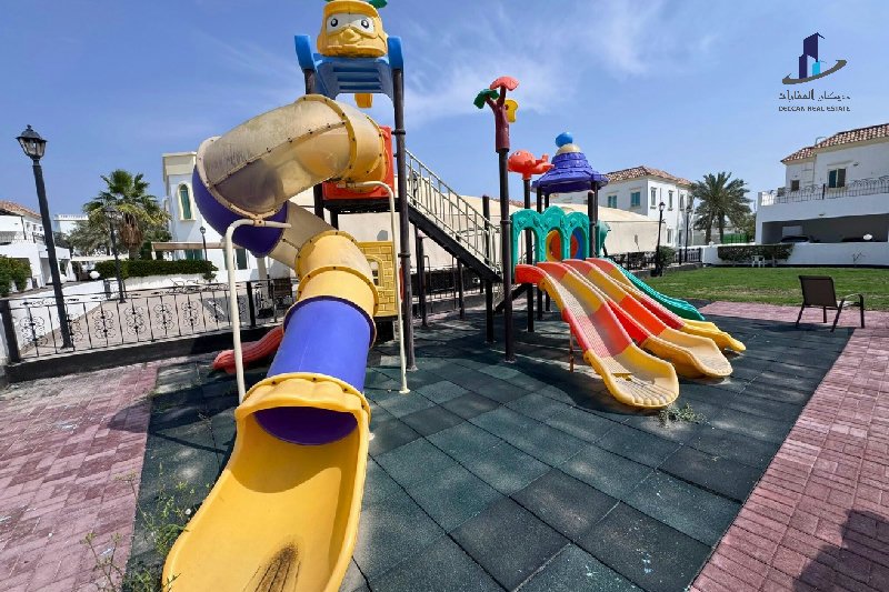 Bright |Well maintained|Near Rugby club|All ensuit – Slide 8