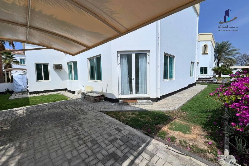 Bright |Well maintained|Near Rugby club|All ensuit – Slide 6