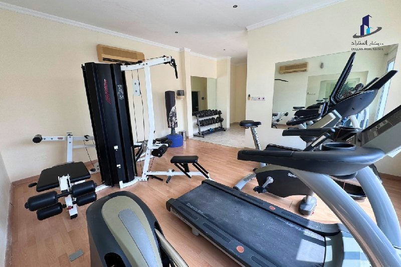 Bright |Well maintained|Near Rugby club|All ensuit – Slide 5