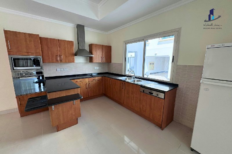 Bright |Well maintained|Near Rugby club|All ensuit – Slide 29