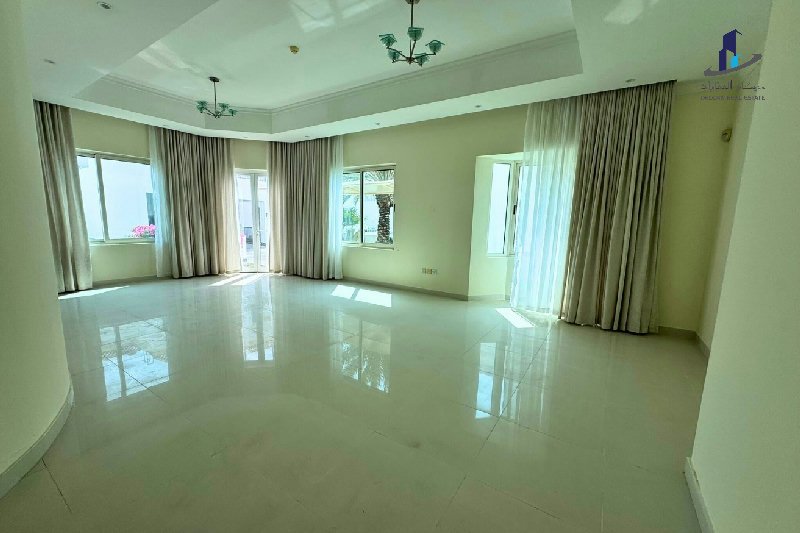 Bright |Well maintained|Near Rugby club|All ensuit – Slide 26