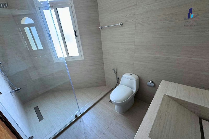 Bright |Well maintained|Near Rugby club|All ensuit – Slide 16