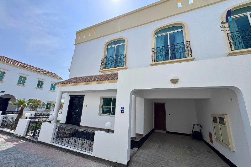 Bright |Well maintained|Near Rugby club|All ensuit – Slide 25