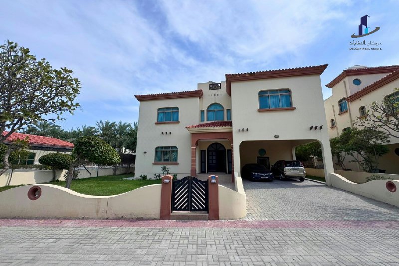 Mansion type villa|Private garden|Bright|Kids area - Main view