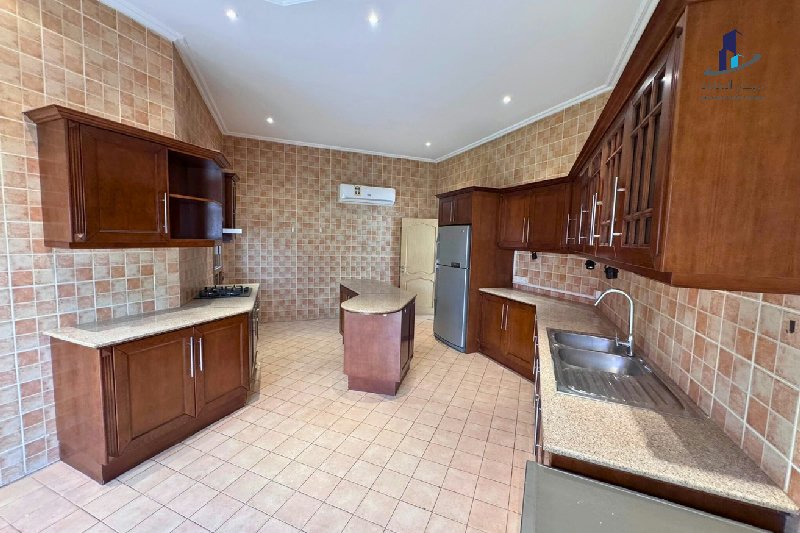 Pet friendly| Private garden/pool Elegant-spacious - View 2