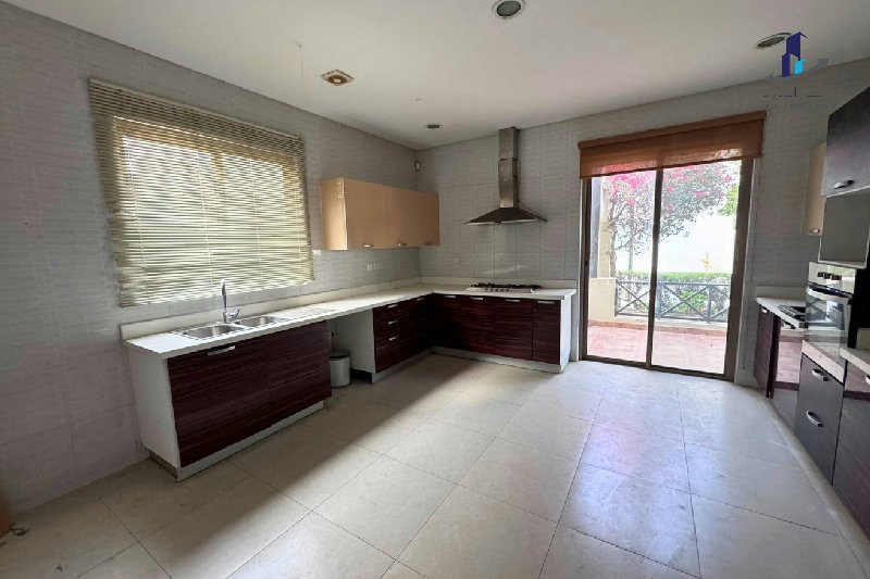 Near Rugby club |Prestigious Compound| Garden|BIG – Slide 19