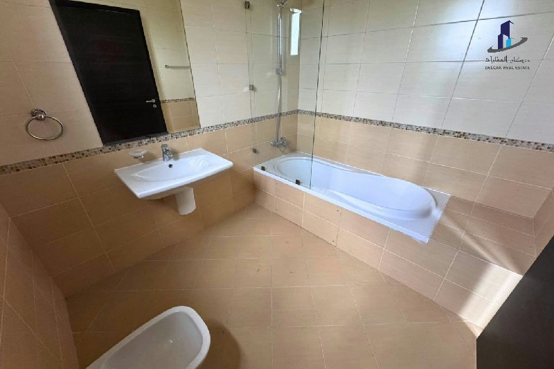 Near Rugby club |Prestigious Compound| Garden|BIG – Slide 9