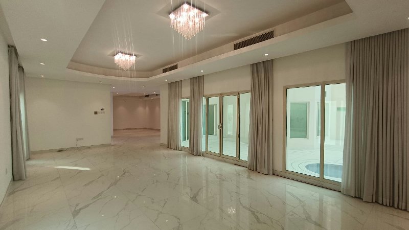 FULLY RENOVATED-PRIVATE POOL-NEAR HIGHWAY – Slide 4