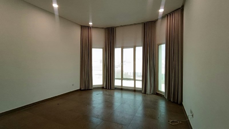 FULLY RENOVATED-PRIVATE POOL-NEAR HIGHWAY – Slide 11