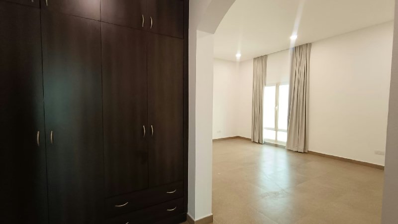 FULLY RENOVATED-PRIVATE POOL-NEAR HIGHWAY – Slide 7