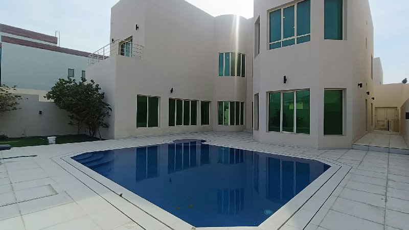 FULLY RENOVATED-PRIVATE POOL-NEAR HIGHWAY – Slide 1