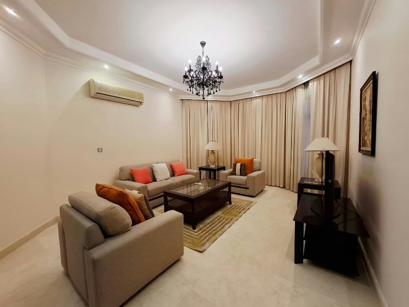 NAVY APPROVED-MODERN-SPACIOUS-PRVATE GARDEN – Slide 4