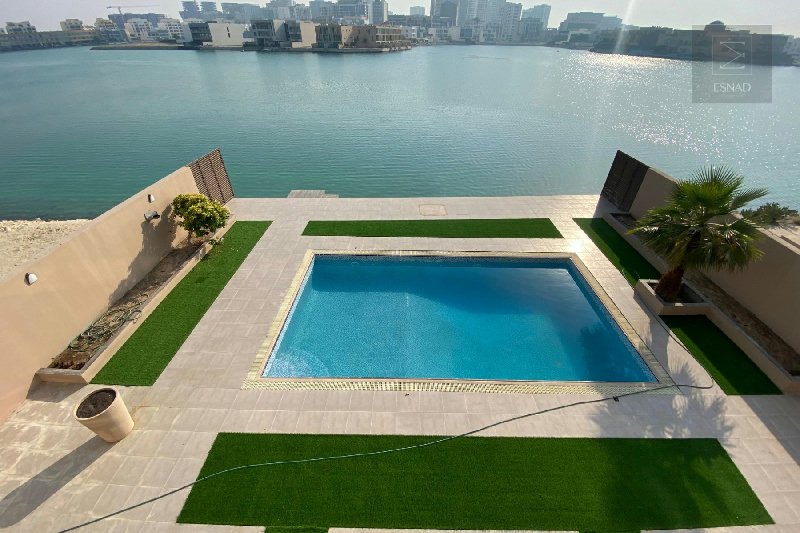  Luxury Waterfront Villa for Sale in Amwaj – Marjan Island - Main view