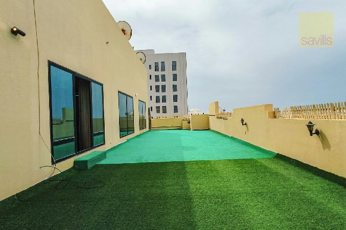 Extremely Spacious Penthouse With Terrace! – Slide 10