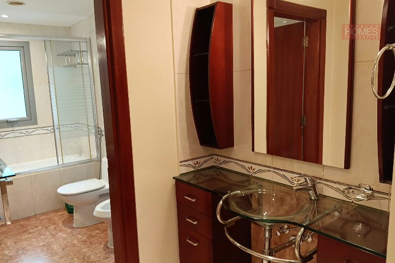 Modern 2 Bedroom Spacious Apartment on lower floor. – Slide 9